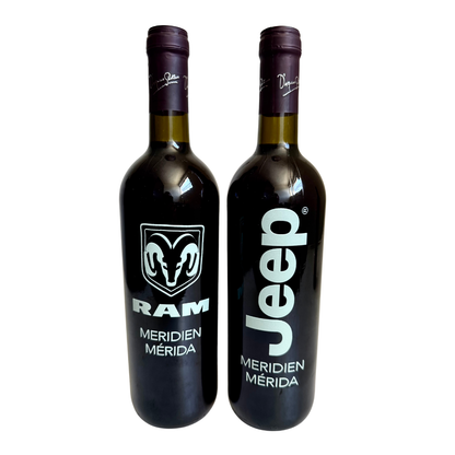 REG120. Botellas Logo en Etiqueta con Relieve (Múltiplos de 12 Piezas)