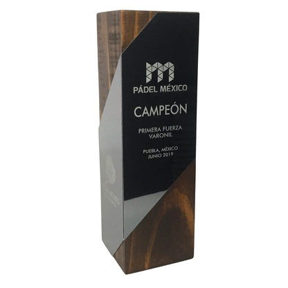 RME103. Trofeo de Madera con Placa Metálica