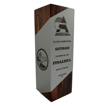 RME103. Trofeo de Madera con Placa Metálica