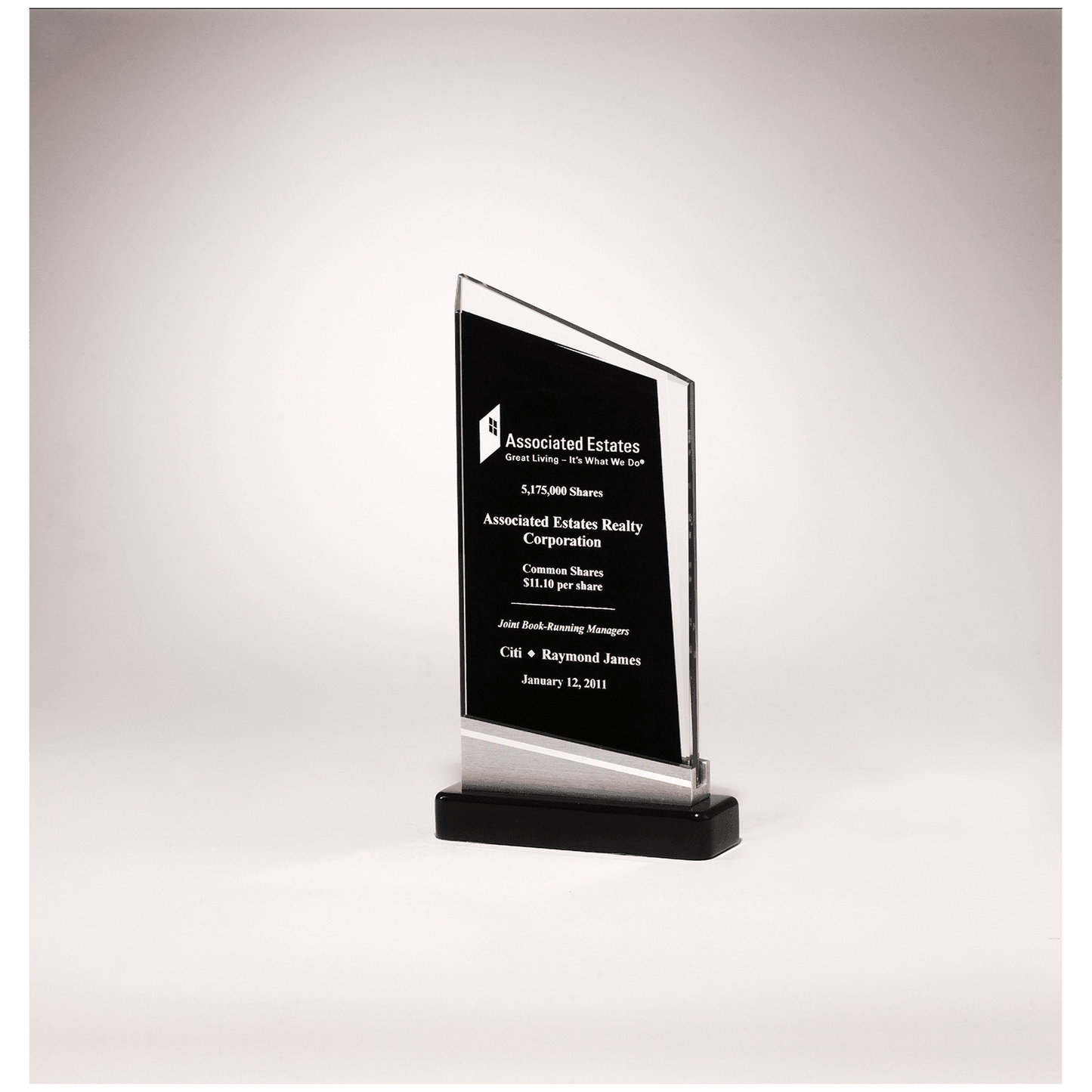 4 3/4" x 8 7/8" Zenith Series Glass Award, Black Piano Finish Base with Silver Aluminum Accent