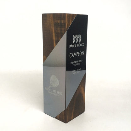 RME103. Reconocimiento de madera con placa metálica