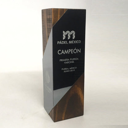 RME103. Reconocimiento de madera con placa metálica