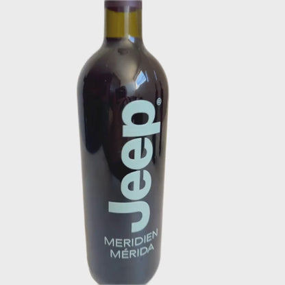 REG120. Botellas Logo en Etiqueta con Relieve (Múltiplos de 12 Piezas)
