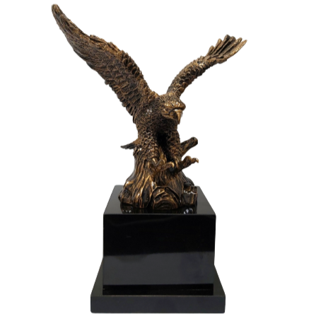 Aguila de Resina Oro Antiguo - El Número UNO